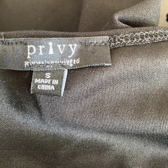 Privy Black Deep V Cut Peplum Blouse ✨🖤 - Picture 5 of 5